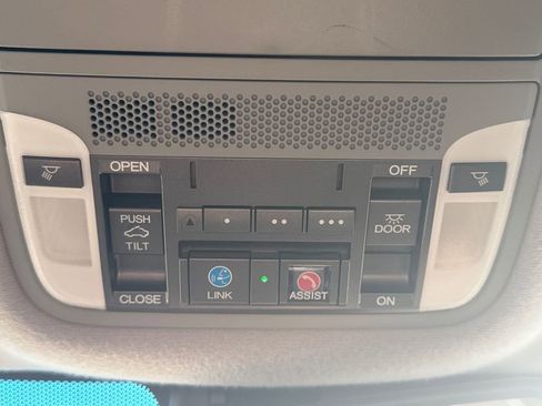 Used 2017 Acura RLX w/ Technology Package image 30