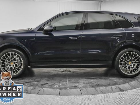 Used 2023 Porsche Cayenne Platinum Edition image 4