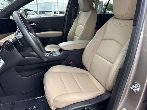 Used 2024 Cadillac XT4 Luxury FWD image 11