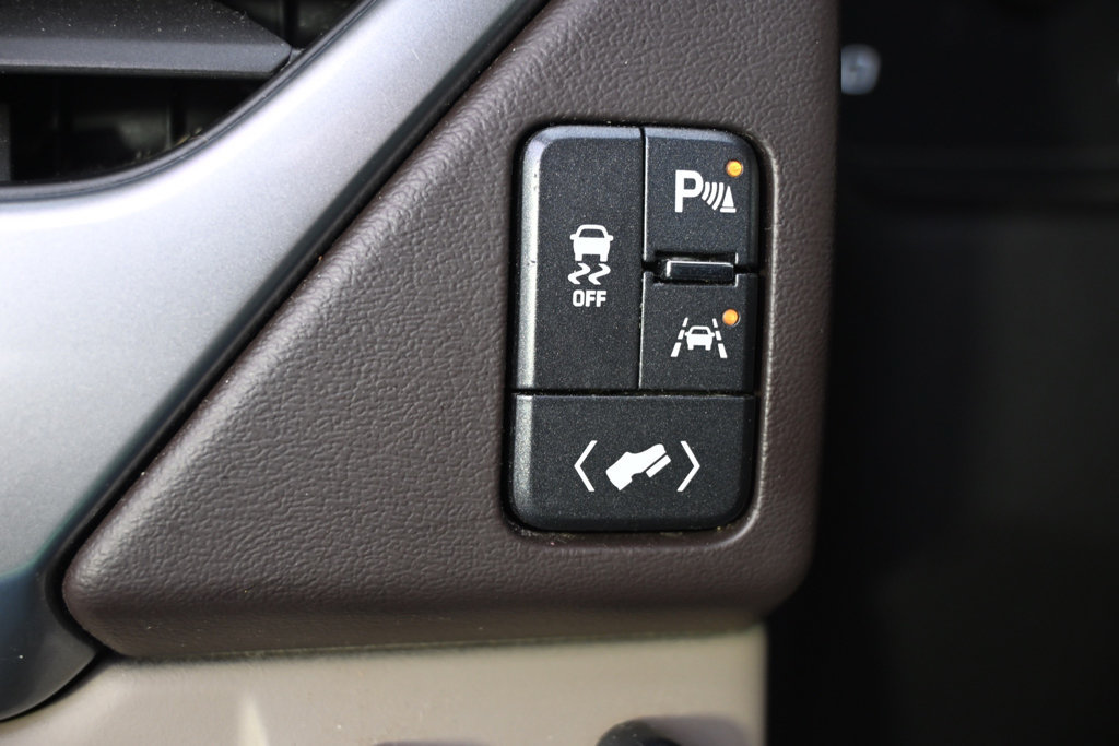 Used 2018 Chevrolet Tahoe Premier AWD/4WD image 27