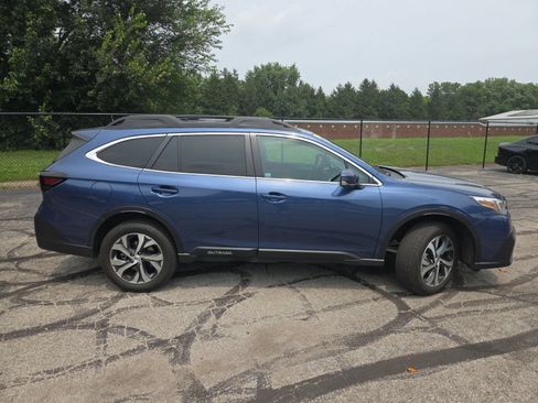 Used 2022 Subaru Outback Limited AWD/4WD image 2