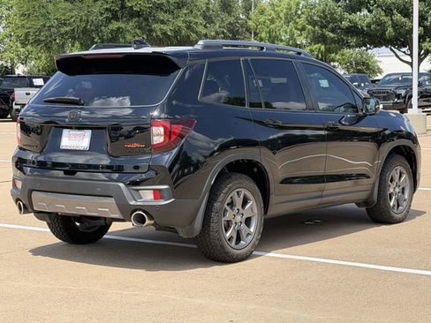 Used 2024 Honda Passport TrailSport image 4