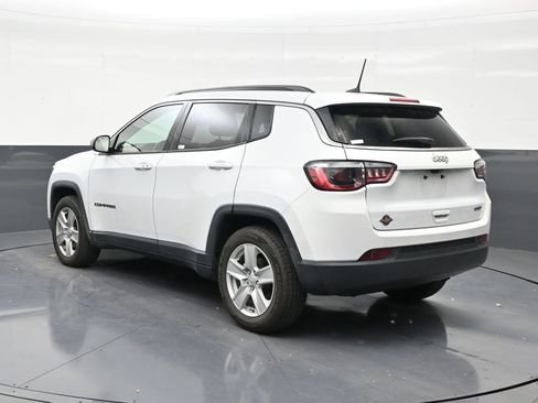 Used 2022 Jeep Compass Latitude FWD image 3