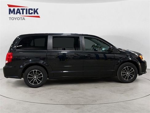 Used 2017 Dodge Grand Caravan SE image 8