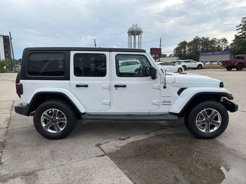 Used 2018 Jeep Wrangler Unlimited Sahara AWD/4WD image 5