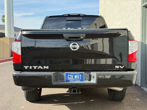 Used 2018 Nissan Titan SV w/ SV Convenience Package RWD image 6