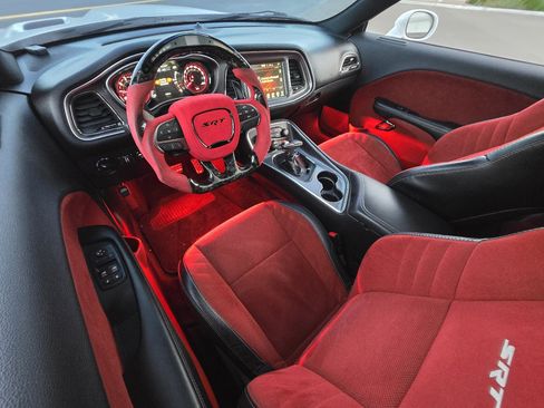 Used 2016 Dodge Challenger SRT Hellcat image 27