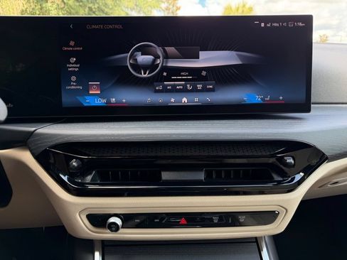 New 2026 BMW 330i Sedan w/ M Sport Package RWD image 20
