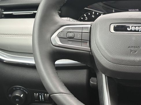 Used 2023 Jeep Compass Limited AWD/4WD image 9