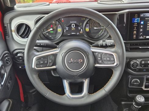 Used 2024 Jeep Wrangler Unlimited Sahara AWD/4WD image 19