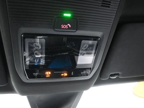 Used 2024 Volkswagen Atlas Cross Sport SE FWD image 37
