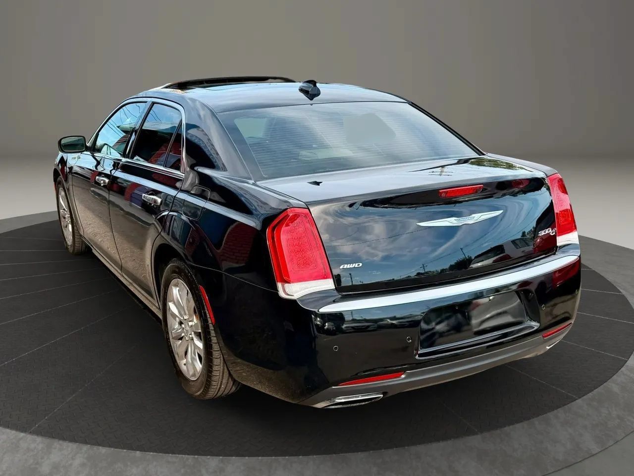 Used 2015 Chrysler 300 C Platinum w/ Harman/Kardon Audio Group AWD/4WD image 6