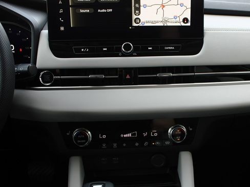 New 2025 Mitsubishi Outlander SE image 19