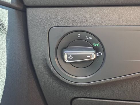 Used 2020 Volkswagen Tiguan SE w/ Panoramic Sunroof Package FWD image 50
