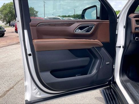 Used 2021 Chevrolet Tahoe High Country w/ Premium Package RWD image 17