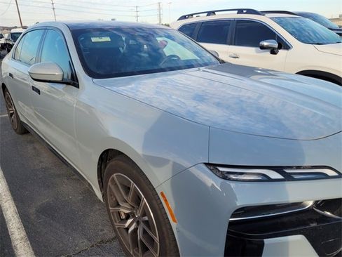 Used 2025 BMW 740i xDrive image 7