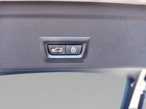 Used 2022 BMW X6 xDrive40i w/ Executive Package image 35