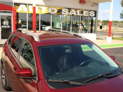 Used 2020 Jeep Cherokee Limited image 44