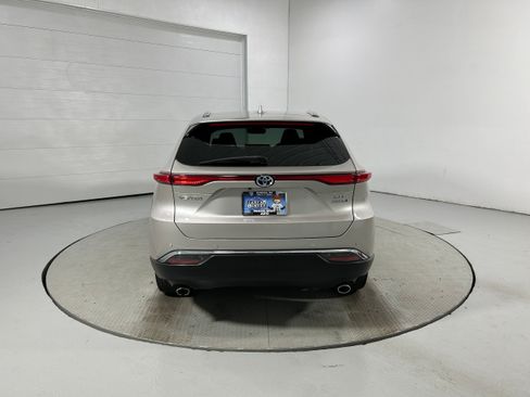 Used 2022 Toyota Venza XLE AWD/4WD image 30
