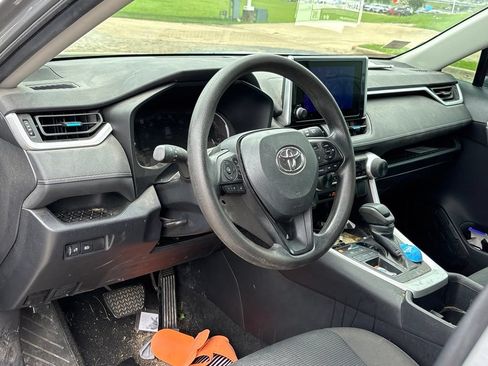 Used 2023 Toyota RAV4 LE FWD image 8