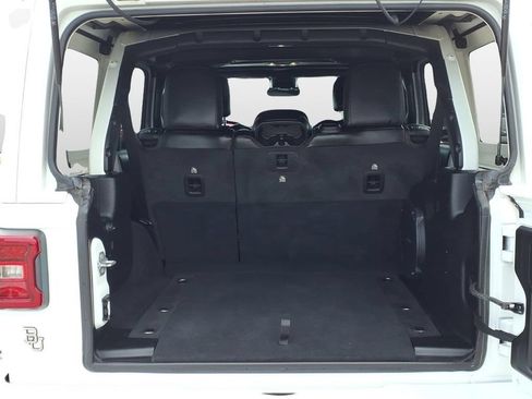 Used 2021 Jeep Wrangler Unlimited Sahara AWD/4WD image 10