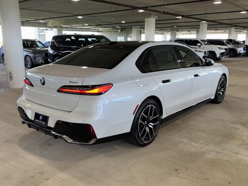 Used 2025 BMW 740i xDrive image 8