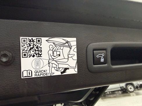 Used 2022 Toyota Sienna Limited image 36