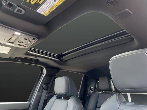 Used 2025 Toyota Tacoma TRD Sport w/ TRD Sport Premium Package image 7