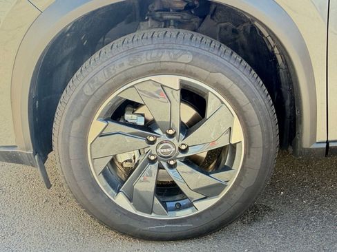 Used 2025 Nissan Rogue SV AWD/4WD image 31