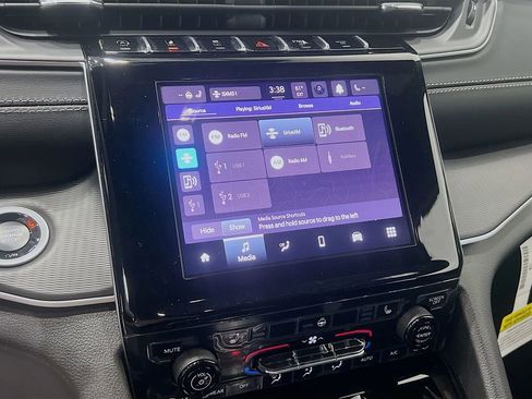 New 2025 Jeep Grand Cherokee Laredo w/ Luxury Tech Group I image 23