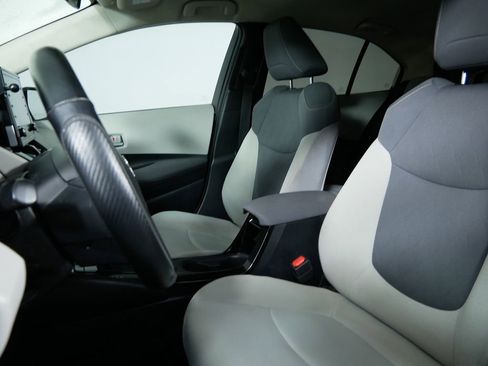 Used 2021 Toyota Corolla LE image 15