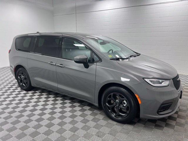 Used 2023 Chrysler Pacifica Touring-L w/ S Appearance Package FWD image 4