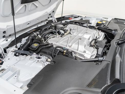 Used 2020 Jaguar F-TYPE SVR image 68