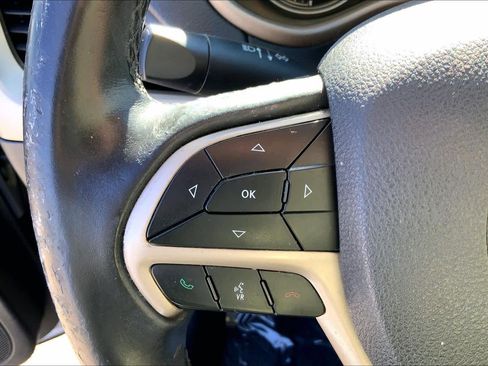 Used 2018 Jeep Cherokee Latitude w/ Altitude Package image 21