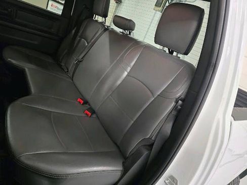 Used 2024 RAM 2500 Tradesman w/ Chrome Appearance Group AWD/4WD image 5