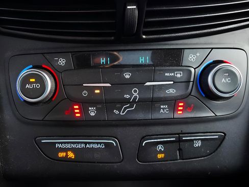 Used 2018 Ford Escape SE w/ SE Sport Appearance Package image 31