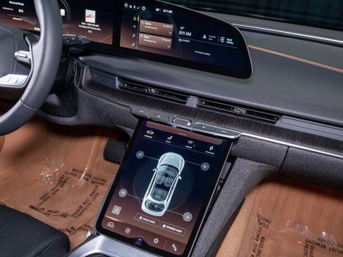 Used 2025 Lucid Air Touring image 22