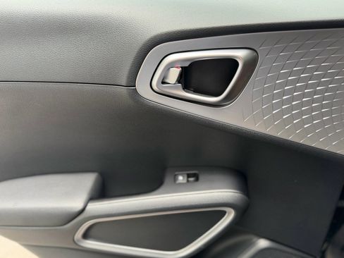 Used 2022 Kia Soul LX w/ Technology Package FWD image 16