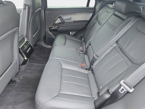 Used 2025 Land Rover Range Rover Sport image 15