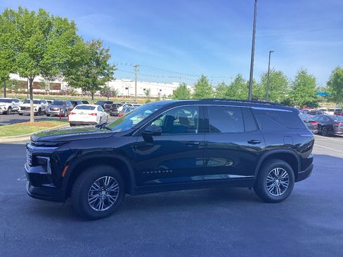 Used 2024 Chevrolet Traverse LT FWD image 6