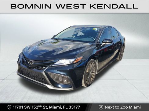 Used 2022 Toyota Camry XSE image 3