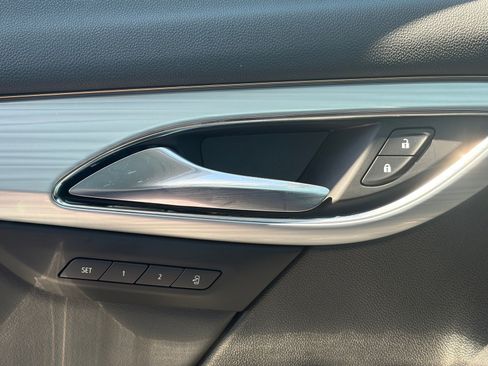Used 2025 Buick Envision Avenir AWD/4WD image 16