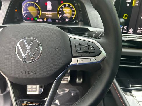 Used 2024 Volkswagen Atlas Peak Edition SE AWD/4WD image 23