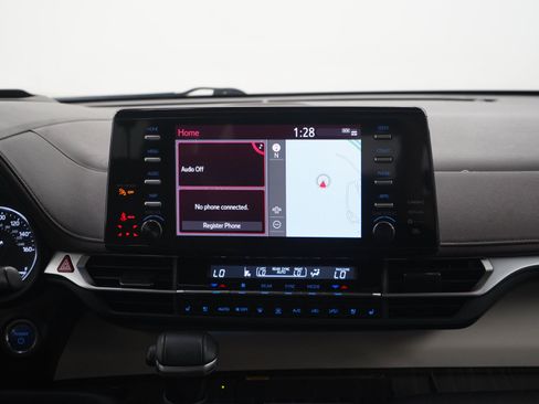 Used 2023 Toyota Sienna Platinum AWD/4WD image 16