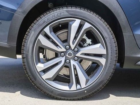 New 2026 Volvo V60 B5 Cross Country Plus w/ Climate Package AWD/4WD image 11