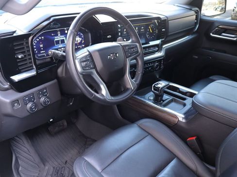 Used 2023 Chevrolet Silverado 1500 LT Trail Boss w/ LT Trail Boss Premium Package AWD/4WD image 5