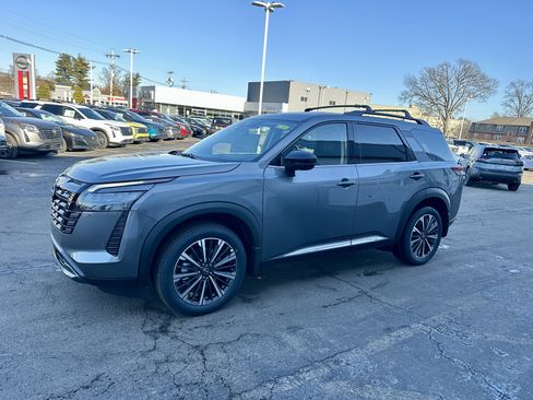 New 2026 Nissan Pathfinder Platinum image 8