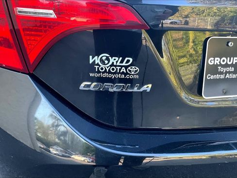 Used 2017 Toyota Corolla SE FWD image 30