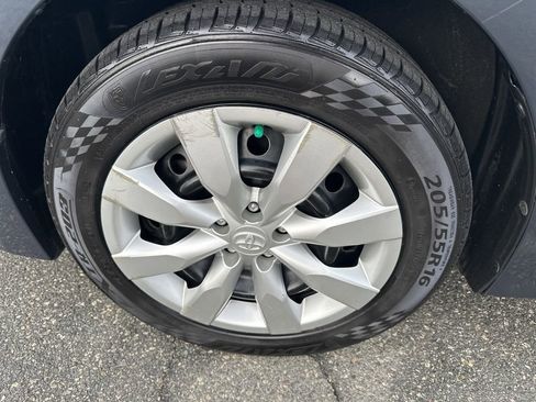 Used 2015 Toyota Corolla L image 9