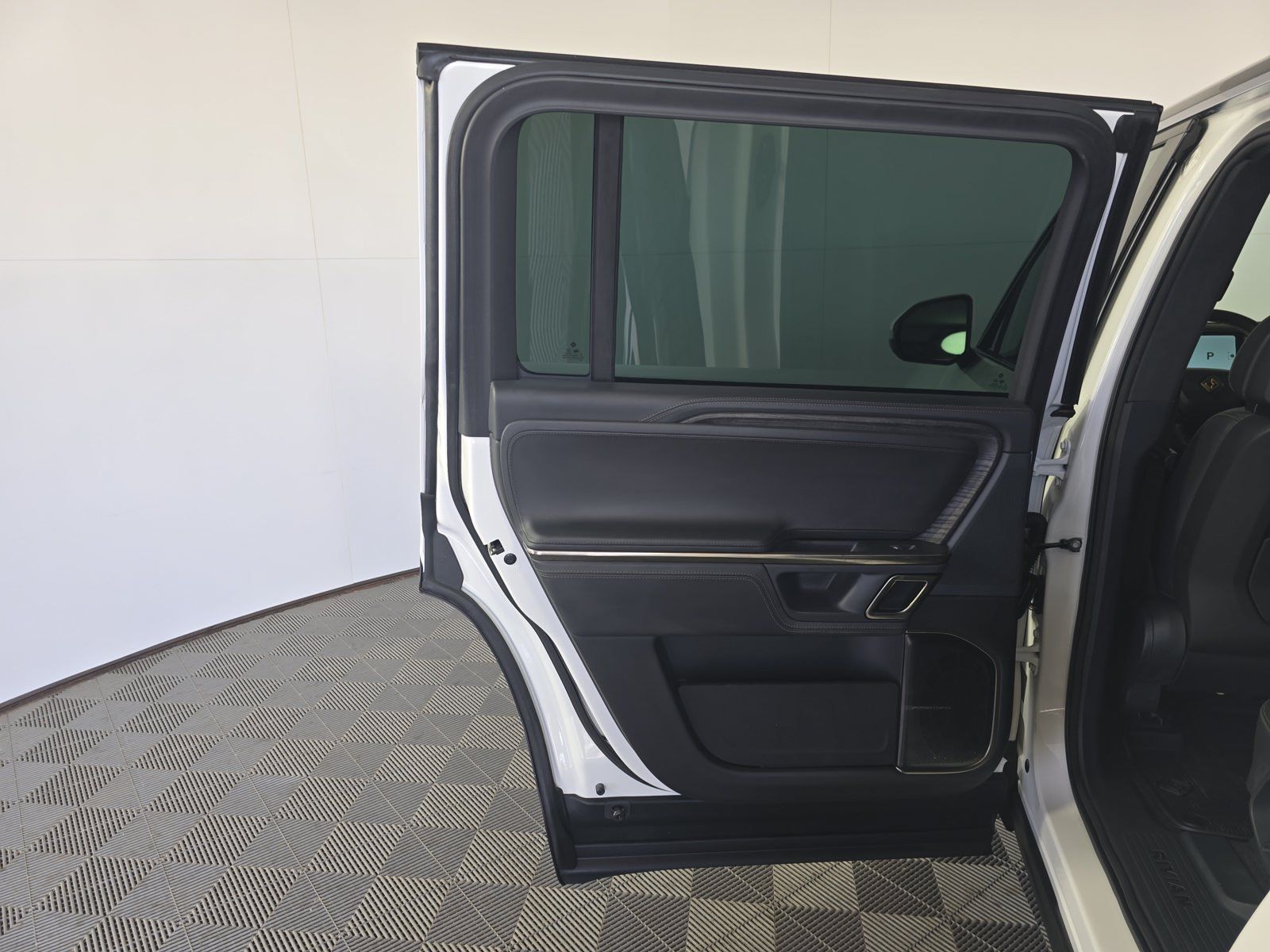 Used 2022 Rivian R1S Launch Edition Quad AWD/4WD image 17